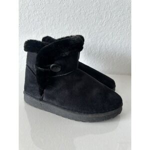 RUE21 Women's boots black, size 7 (L88)